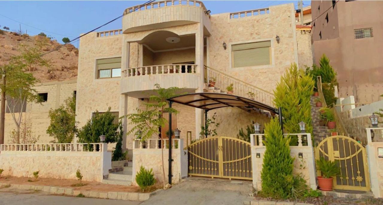 Petra Rose Apartment Wadi Musa Exteriör bild